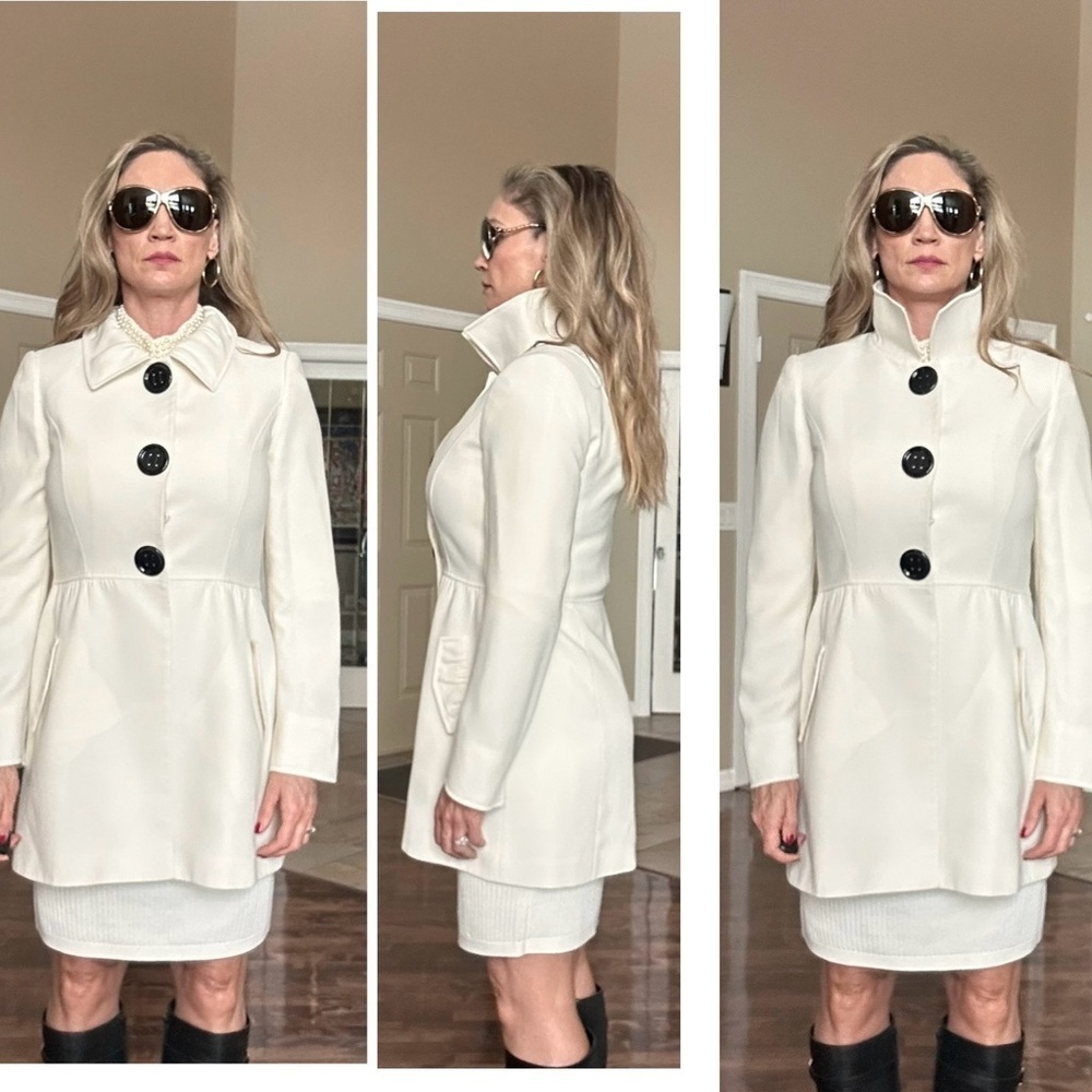 Tahari Arthur S. Levine ivory white midi coat long sleeves big button front 8